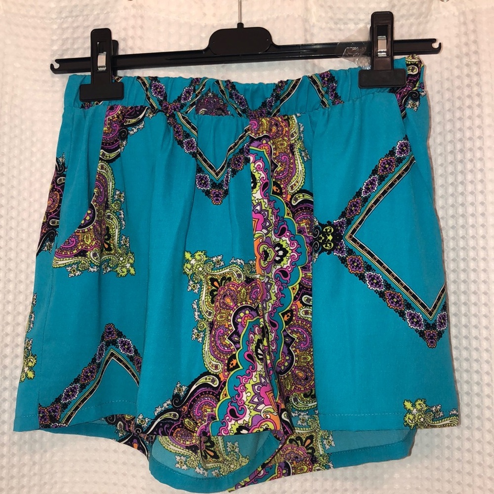 Paisley shorts with pockets